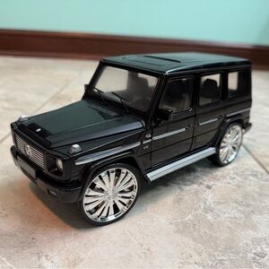 Black Mercedes G500 Dub City Die Cast Toy Car 1/18 Scale